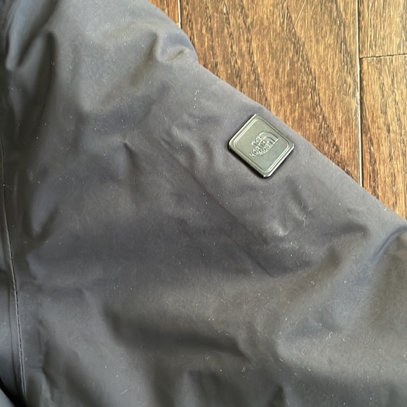 The North Face XS Women’s hooded parka with belt - Picture 9 of 12